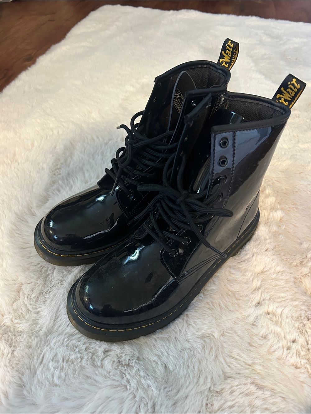 Women’s Classic Doc Martens